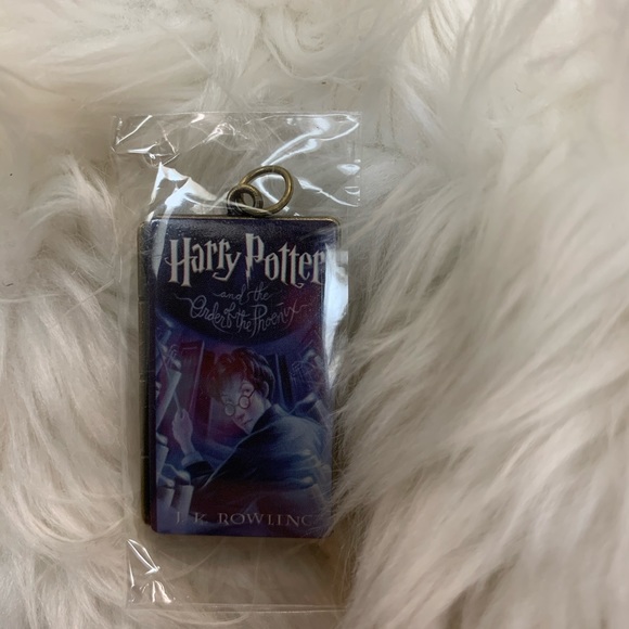 Harry Potter tiny book pendant necklace - Picture 2 of 3